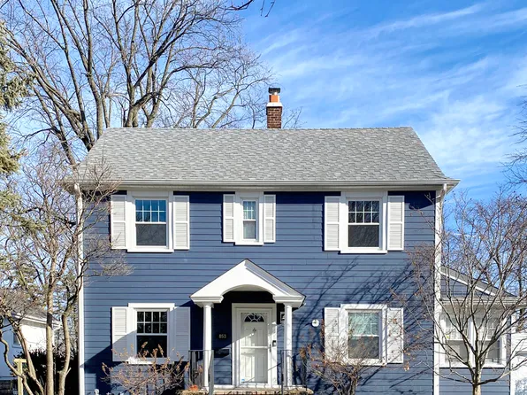 853 Todd Ct, Deerfield, IL 60015