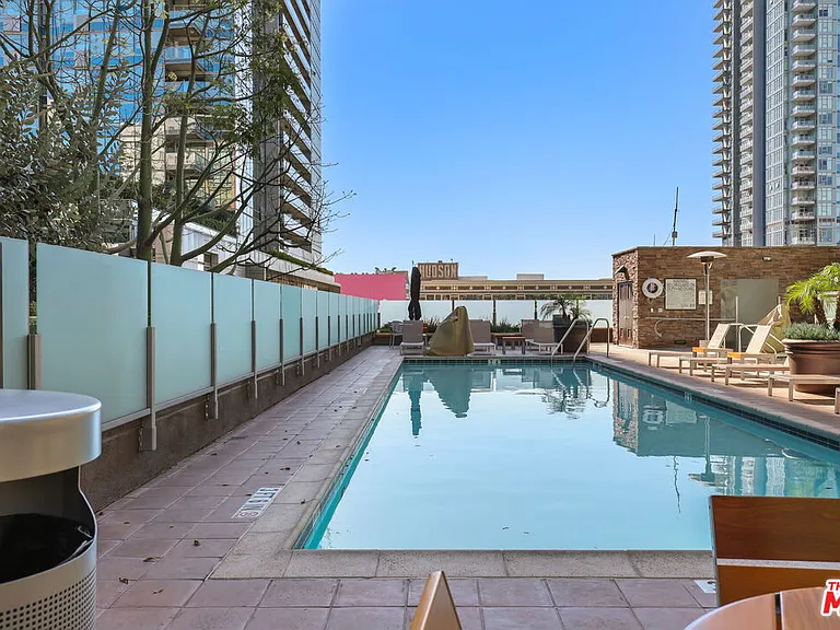 1111 S Grand Ave #916 — Photo 33