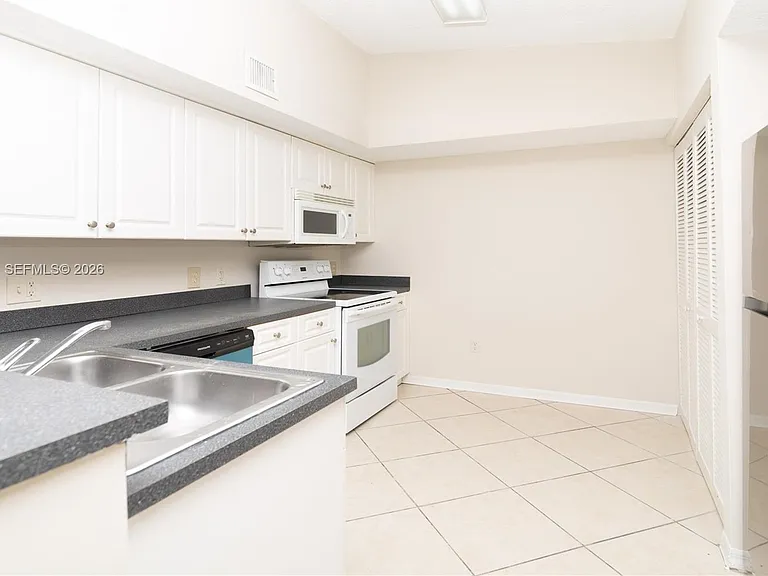 9650 NW 2nd St #4304 — Photo 3