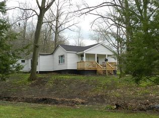 1824 Hogue Rd, Ellwood City, PA 16117