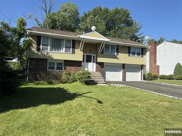 304 Loren Ct — Photo 1