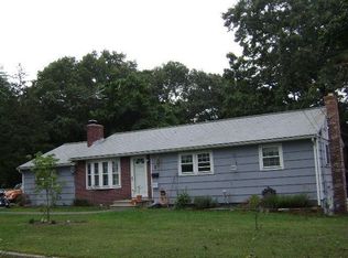 1 View Ave, Warwick, RI 02886