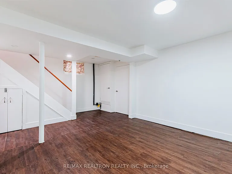 20 Castleton Ave #LOWER — Photo 8