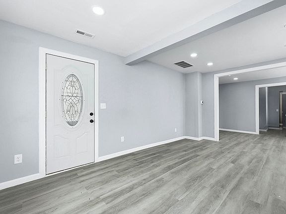 4th image of 3911 Eastway Dr