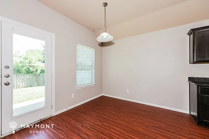 930 Haley Dr — Photo 5