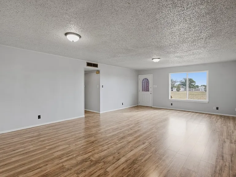 4401 S County Road 1131 — Photo 6