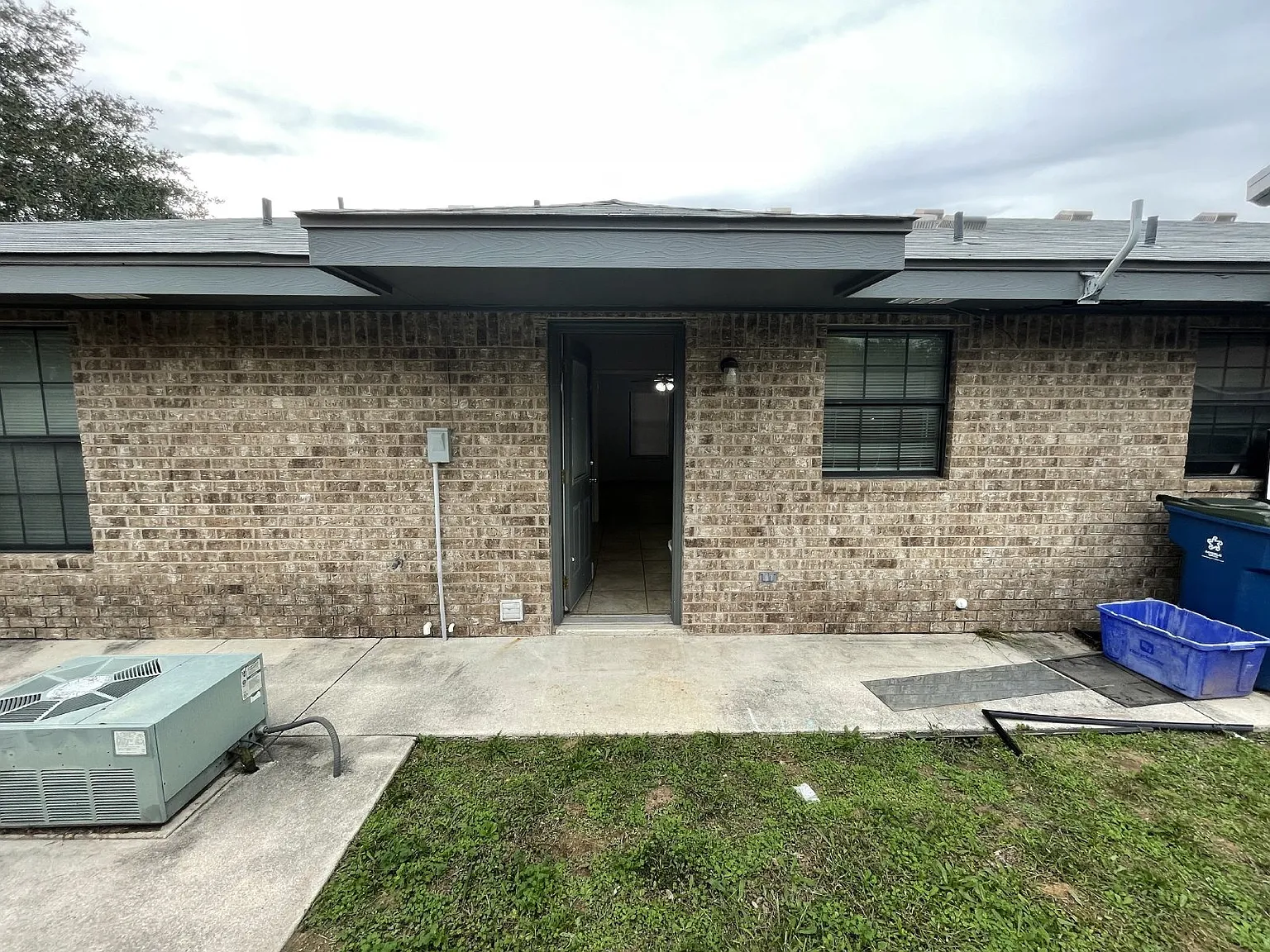 2 bed, 1.0 bath, 960 sqft, $1,100 — Photo 4