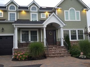 55 Roosevelt Blvd, Massapequa, NY 11758