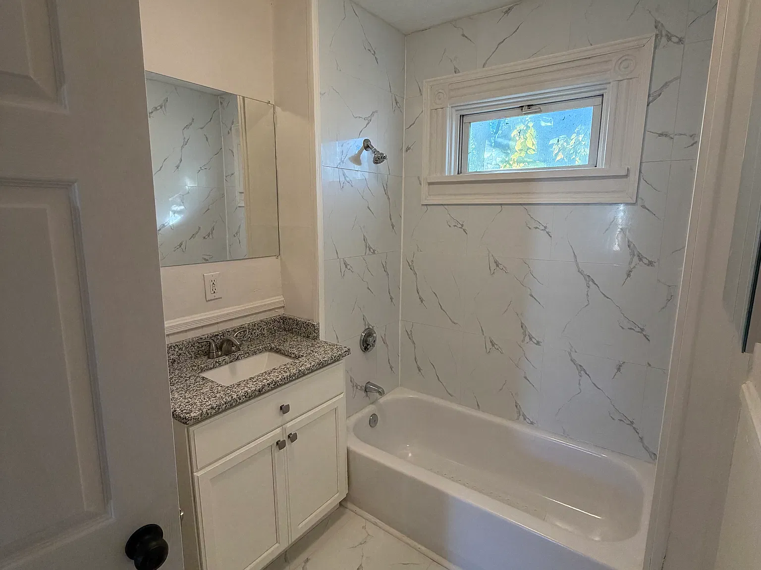 3 bed, 1000 sqft, $2,350 — Photo 3