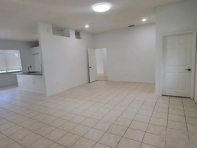 420 SE 23rd Ln — Photo 24