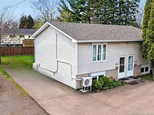 636 Elmwood Dr #634, Moncton, NB E1A 2X5
