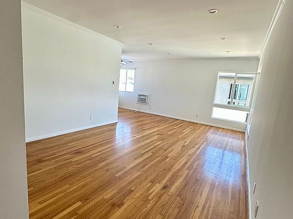 5th image of 4457 & 4463 Murietta Ave #4457-10