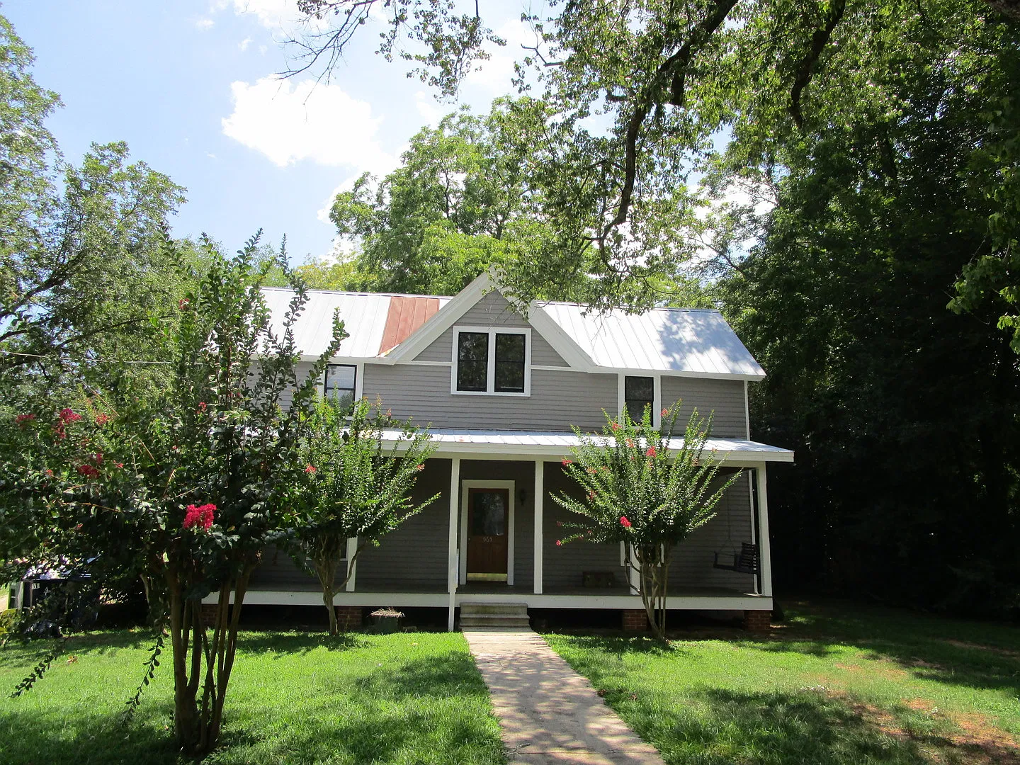 565 Nantahala Ave — Photo 1