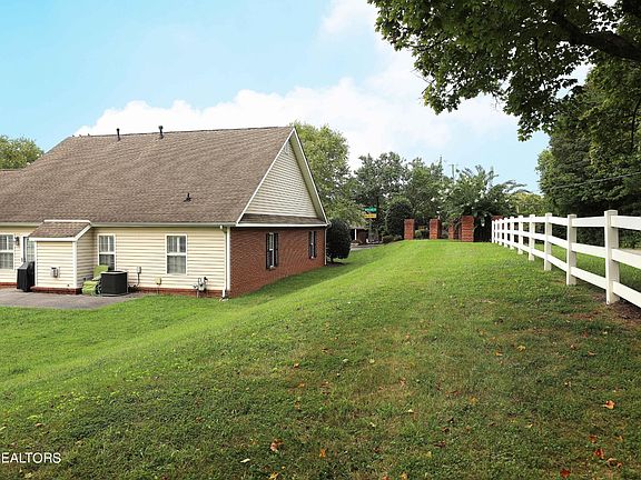 3rd image of 7003 Winter Oaks Way