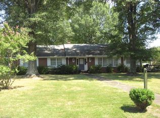 318 Cedar St, Eden, NC 27288