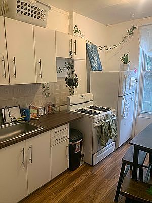 2nd image of 209 Kosciuszko St #1R