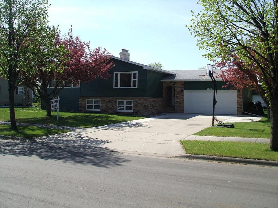 1st image of 221 Plain Hills Dr