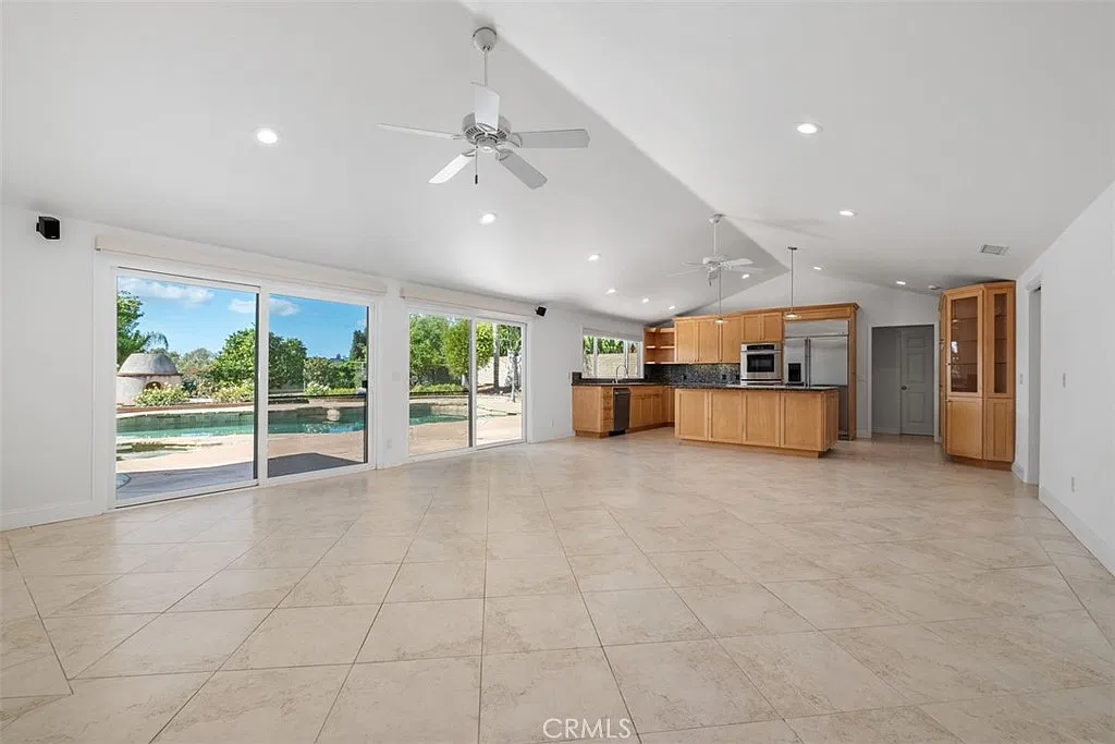 6 bed, 2943 sqft, $6,500 — Photo 4
