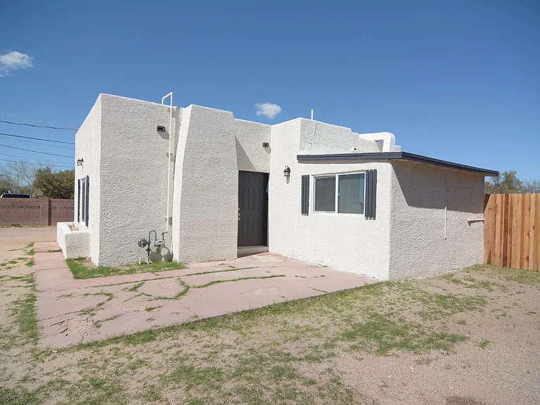 835 E Graybill Dr — Photo 1