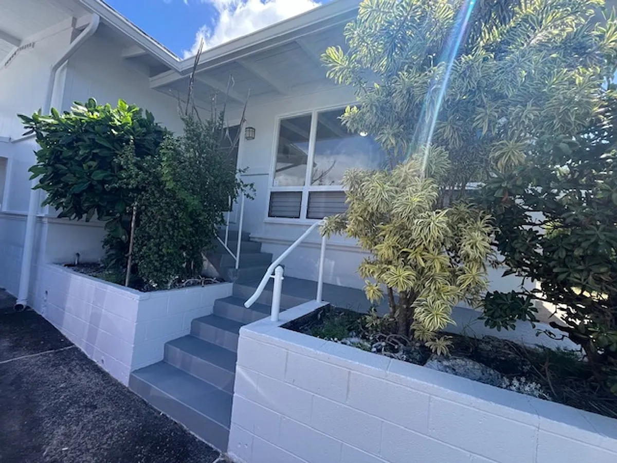 Building Photo - 1589 Mahiole St