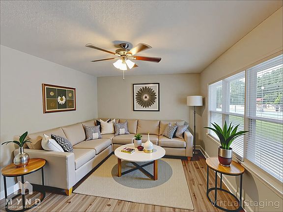 2nd image of 3211 Spring Valley Dr
