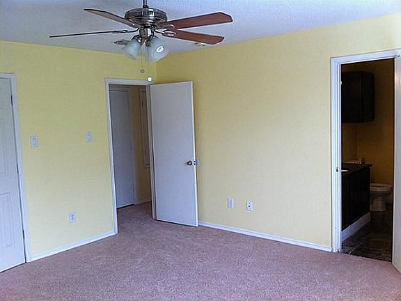 4th image of 1563 Chivalry Ln