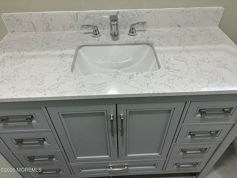 14 Skippers Blvd — Photo 14