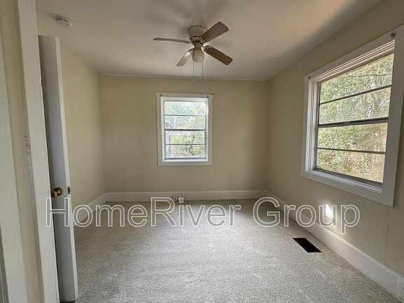 3rd image of 1016 E Union St