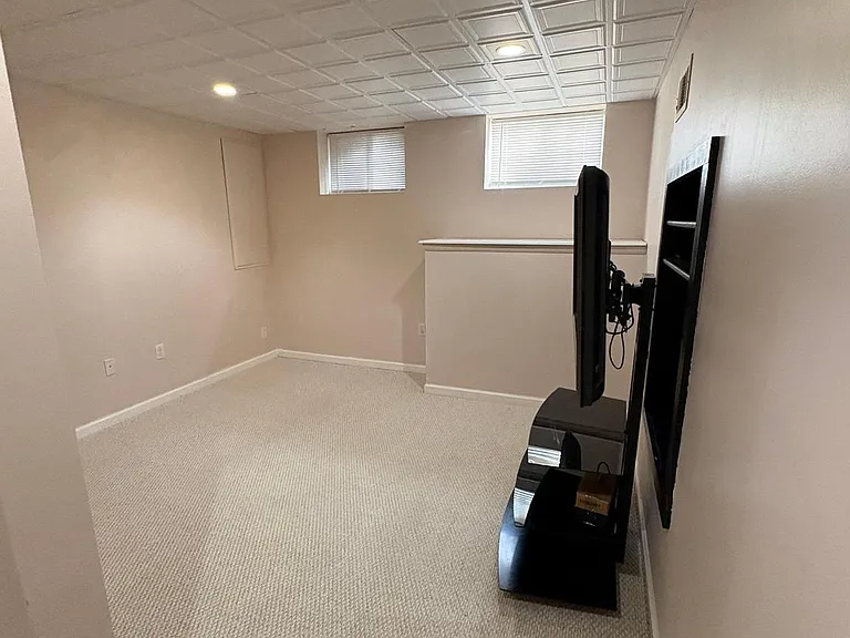 384 Braddock Rd — Photo 11
