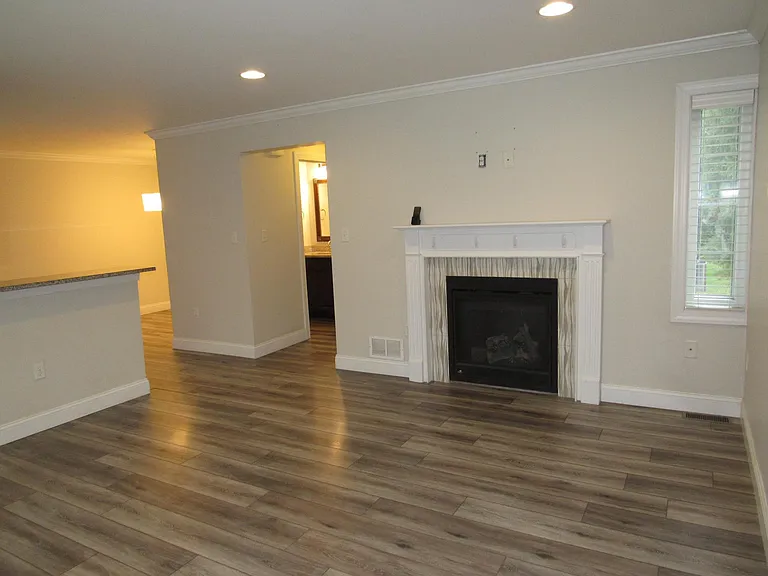 19 Riverside Dr — Photo 13