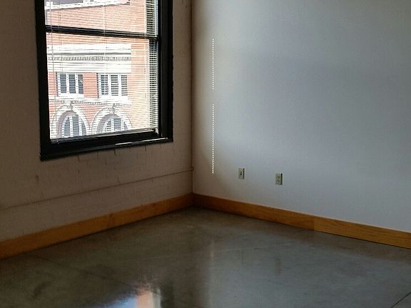 5th image of 1021 Washington Ave Unit 605