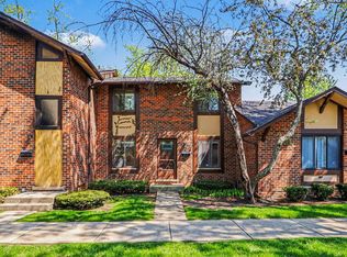 1S217 Stratford Ln, Villa Park, IL 60181
