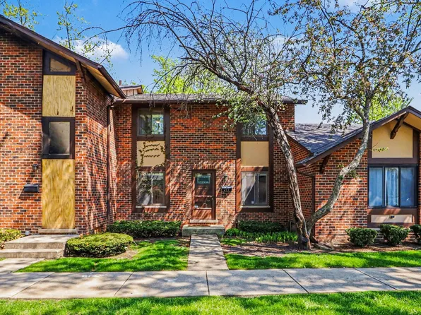 1S217 Stratford Ln, Villa Park, IL 60181