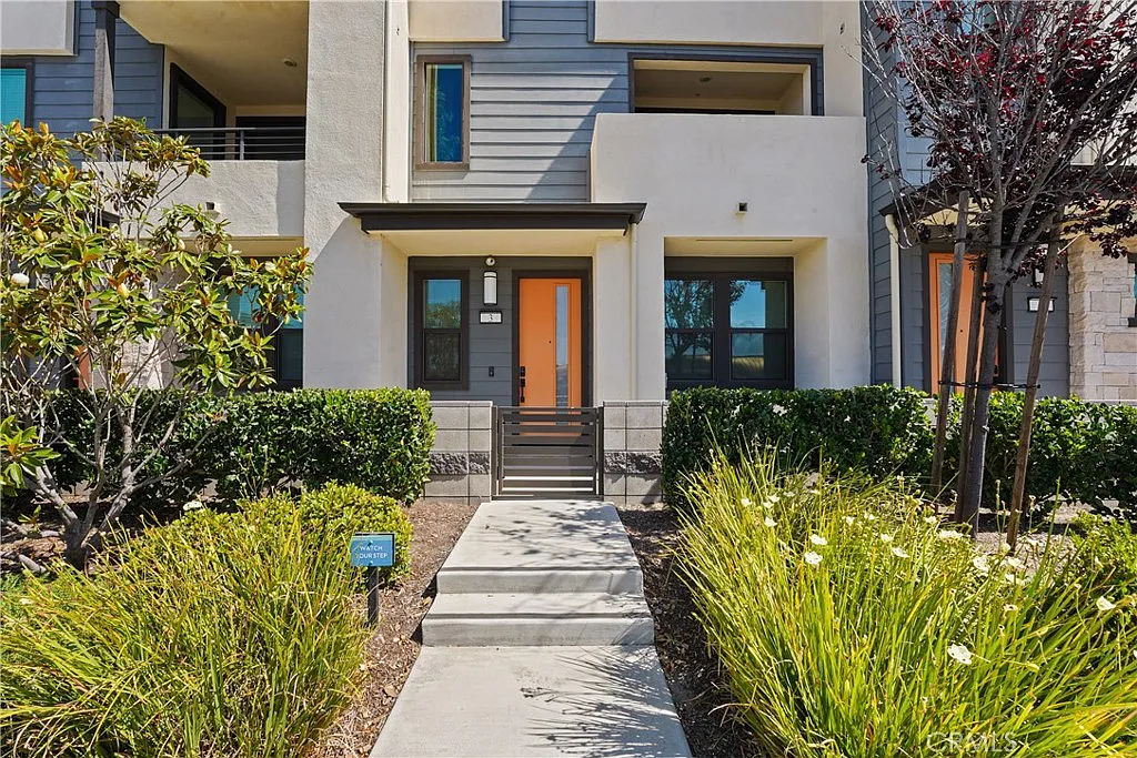3 bed, 3.5 bath, 1916 sqft, $4,500 — Photo 2