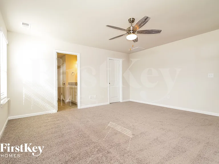 304 Ashborne Ln — Photo 7