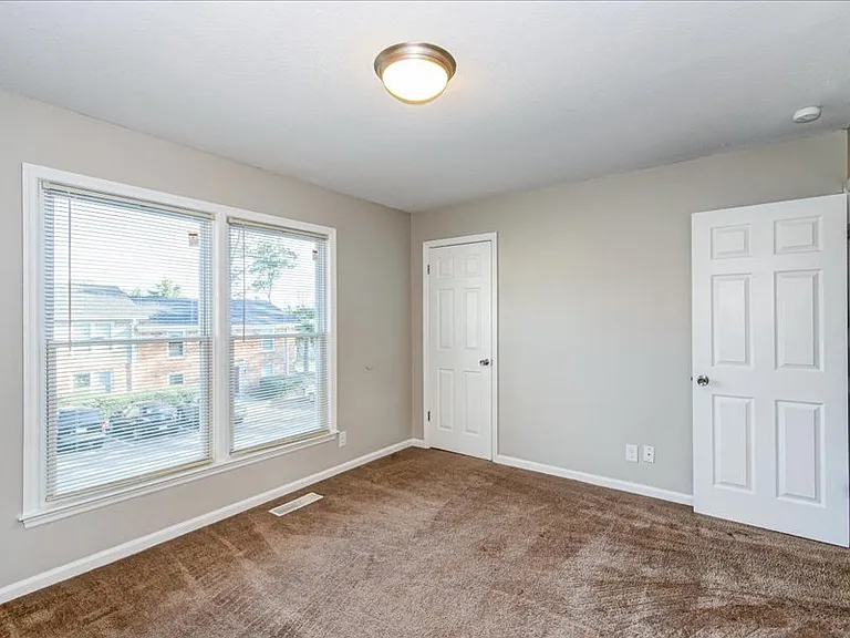 2201 Walden Dr #DRIVEA2 — Photo 2