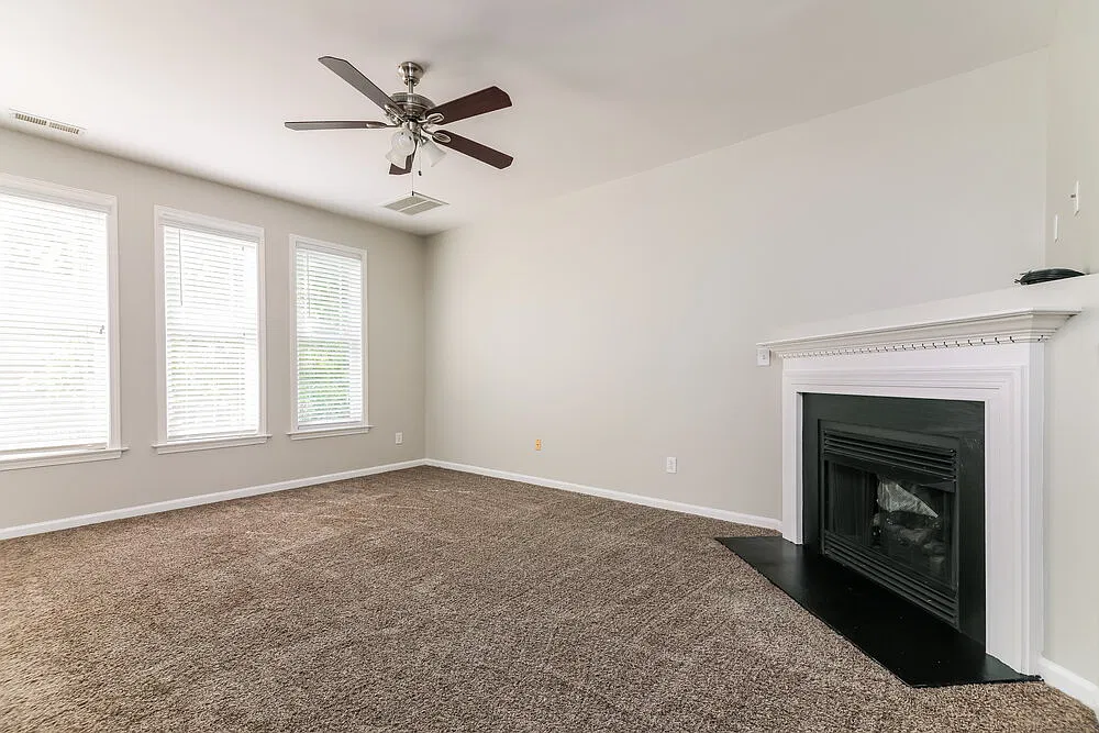 3 bed, 2.5 bath, 1505 sqft, $1,810 — Photo 4