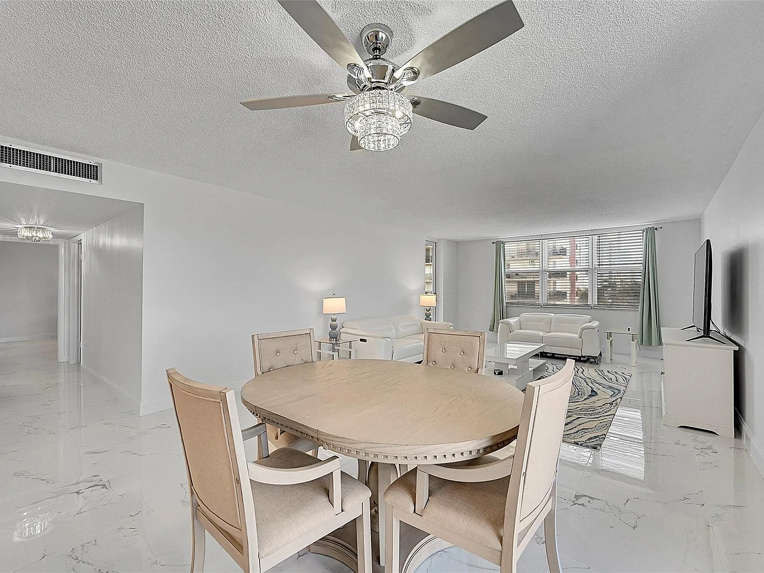 2 bed, 2.0 bath, 1460 sqft, $3,300 — Photo 4