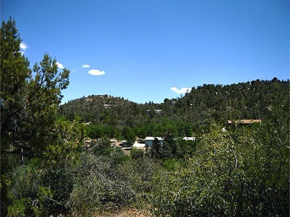 4th image of 321 Canyon View St