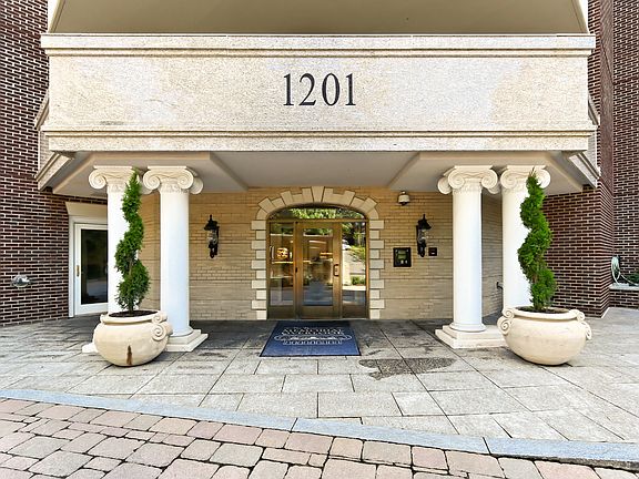 4th image of 1201 N Nash St APT 303