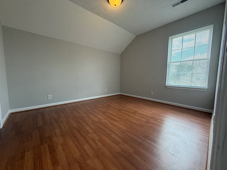 1217 Eastwoods Dr — Photo 14