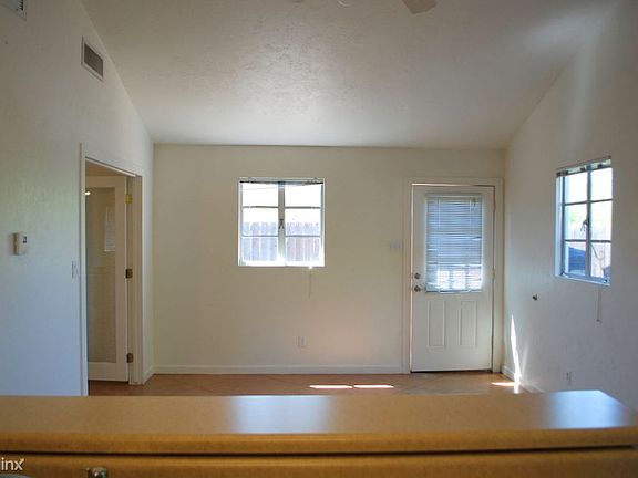 4th image of 2910 E Seneca St #2