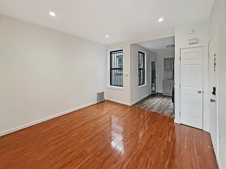 25 Church Ave #2A — Photo 4