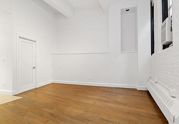 3rd image of 110 Greenwich St #7GS