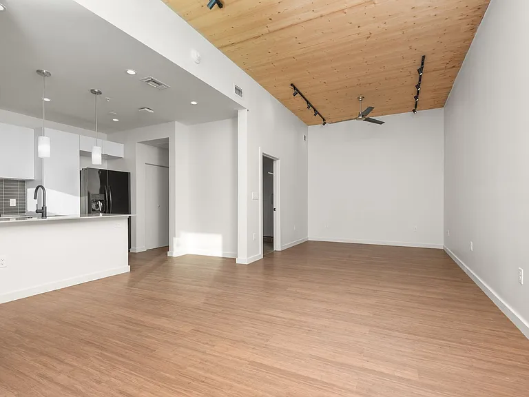 Nova Austin — Photo 9