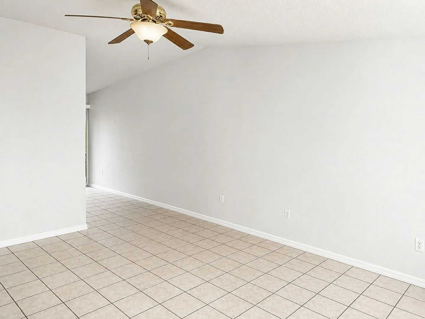2Br, 1 bath half Duplex - nice house with fenced in yard — Photo 3