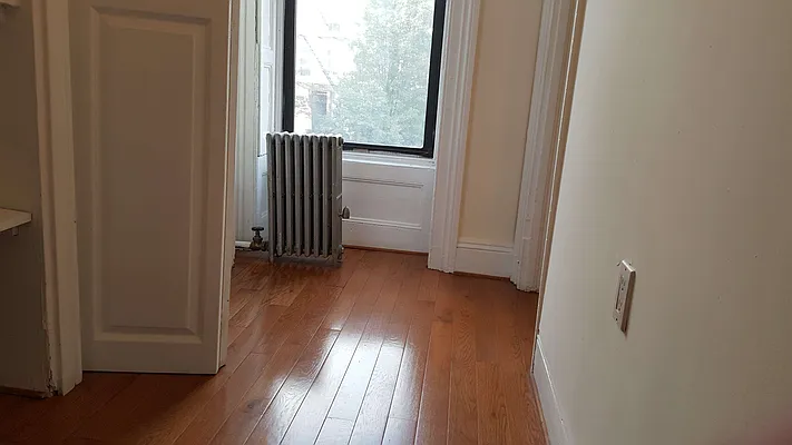 Rented by Rapid Realty Cobble Hill | media 50
