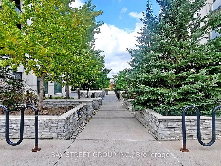111 Upper Duke Cres #904 — Photo 3