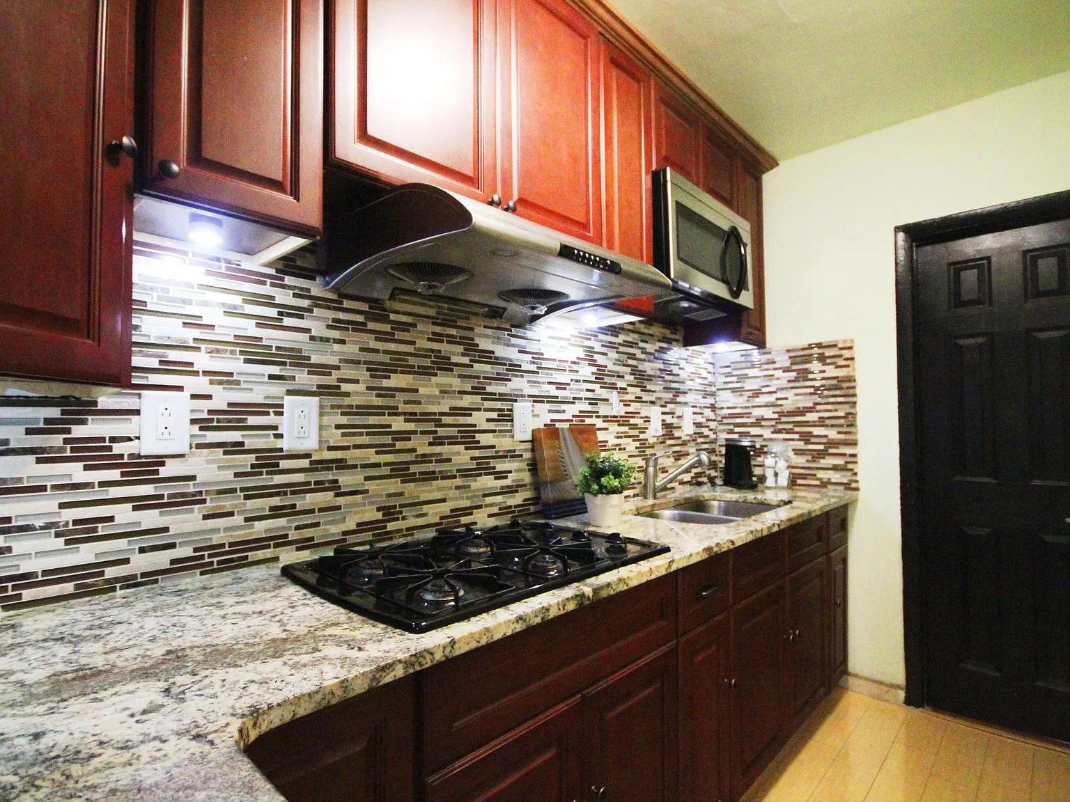 2 bed, $1,300 — Photo 2
