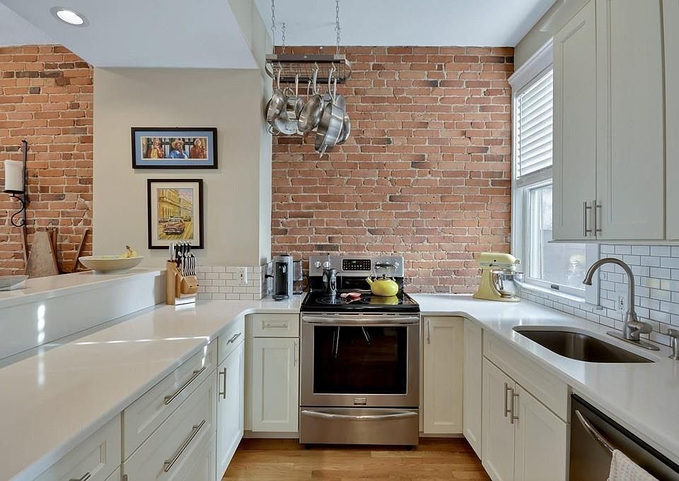 1st image of 298 Bunker Hill St #3